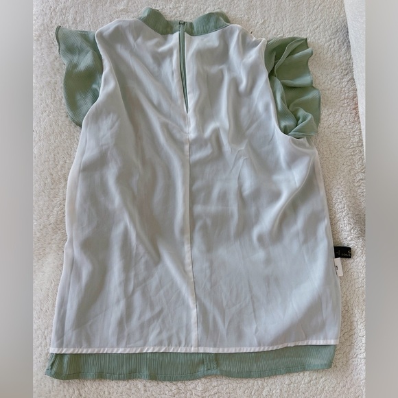 Ruffled Sleeveless Blouse with Bow Detail – Fully Lined, Soft Sage Green, Size L - Picture 4 of 5